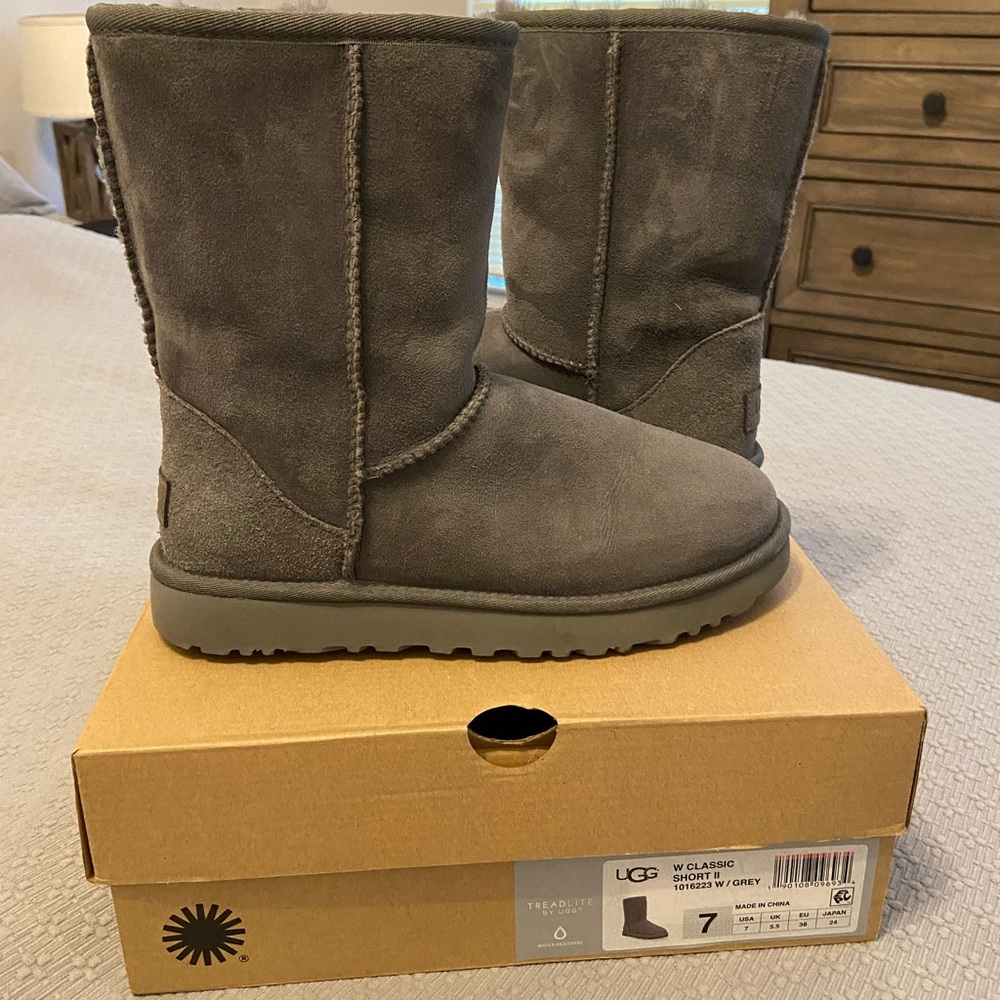 UGG women’s classic short II boots